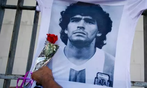 മറഡോണയുടെ മരണം; എട്ട്  ഉദ്യോഗസ്ഥർ വിചാരണ നേരിടണമെന്ന്  കോടതി