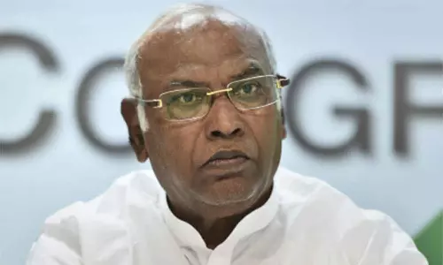 മഹാരാഷ്ട്രയിലെ പ്രതിസന്ധി ബിജെപി തന്ത്രമെന്ന് മല്ലികാർജുൻ ഖാർഗെ