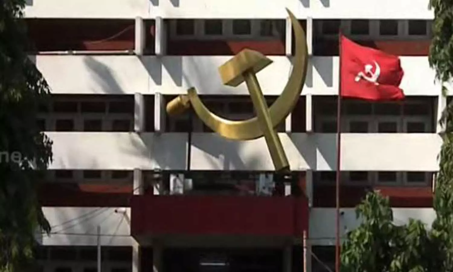 പ്രതിപക്ഷത്തിന് ആയുധം നൽകുന്ന സമരം; എസ്.എഫ്.ഐ സമരത്തെ തള്ളി സിപിഎം സംസ്ഥാന സെക്രട്ടറിയേറ്റ്