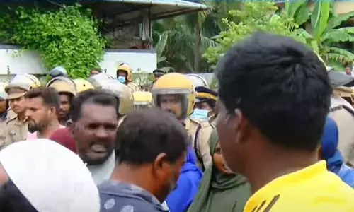 ആവിക്കൽ മലിനജല പ്ലാന്റിനെതിരെ പ്രതിഷേധം ശക്തമാകുന്നു; സമരം യു.ഡി.എഫ് ഏറ്റെടുക്കും