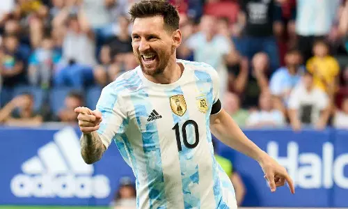 മിശിഹായ്ക്ക് ഇന്ന് മുപ്പത്തിയഞ്ചാം പിറന്നാൾ മിശിഹായ്ക്ക് ഇന്ന് മുപ്പത്തിയഞ്ചാം പിറന്നാൾ