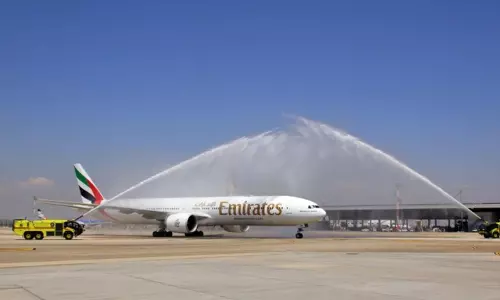 എമിറേറ്റ്സിന്റെ ആദ്യ വിമാനത്തിന് ഇസ്രായേലില്‍  വാട്ടര്‍ കാനന്‍ സല്യൂട്ട് നല്‍കി സ്വീകരണം