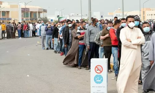 കഴിഞ്ഞ ആറുമാസത്തിനിടെ പതിനായിരത്തിലേറെ വിദേശികളെ കുവൈത്ത് നാടുകടത്തിയെന്ന് റിപ്പോർട്ട്