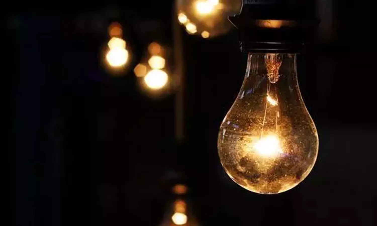 സംസ്ഥാനത്ത് വൈദ്യുതി നിരക്ക് കൂട്ടി; ഉപഭോഗം 150 യൂണിറ്റിൽ കുടിയാൽ 25 പൈസ വർധന സംസ്ഥാനത്ത് വൈദ്യുതി നിരക്ക് കൂട്ടി; ഉപഭോഗം 150 യൂണിറ്റിൽ കുടിയാൽ 25 പൈസ വർധന