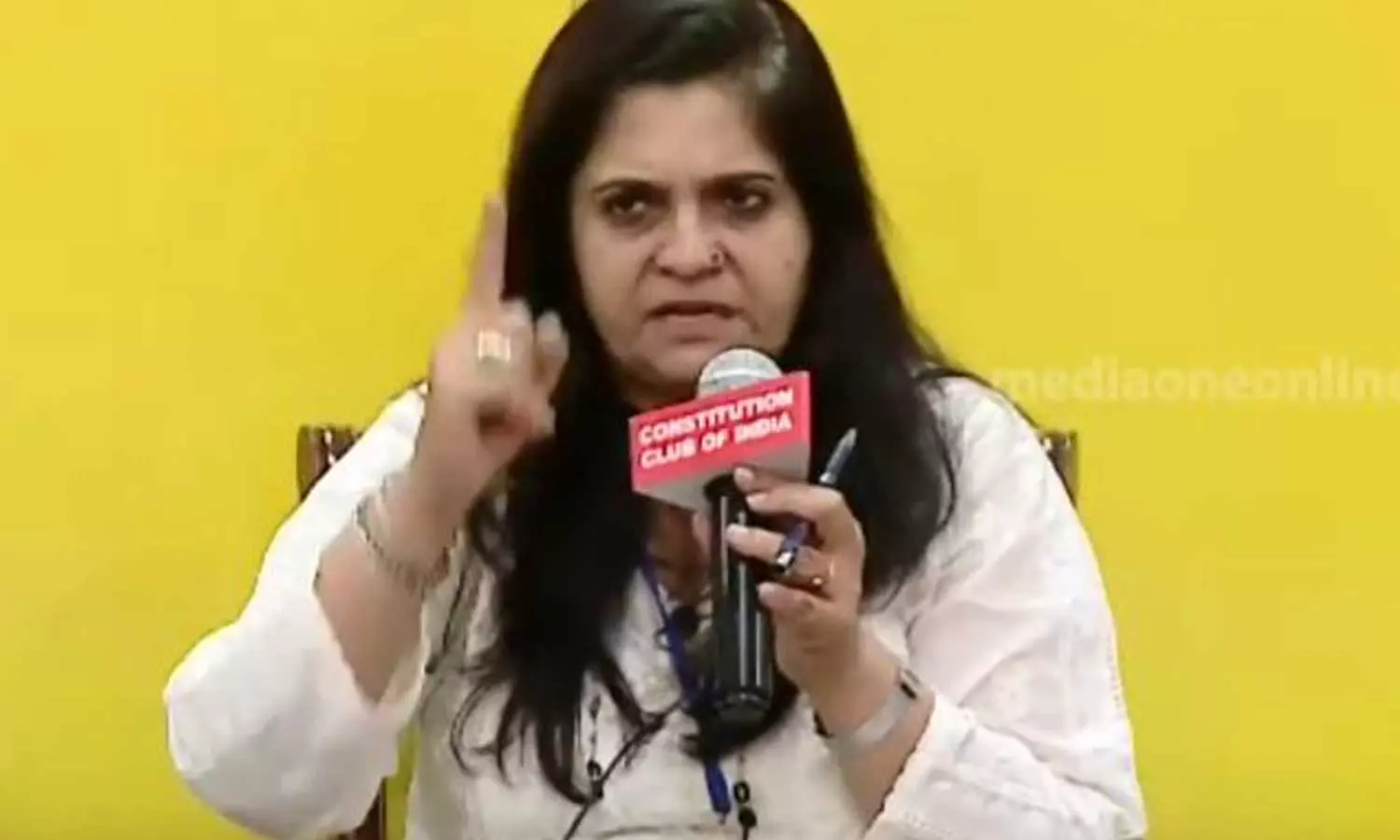 പൊലീസ് കയ്യേറ്റം ഉണ്ടായതായി ടീസ്റ്റ സെതൽവാദ്; വൈദ്യപരിശോധനക്ക് വിധേയമാക്കി പൊലീസ് കയ്യേറ്റം ഉണ്ടായതായി ടീസ്റ്റ സെതൽവാദ്; വൈദ്യപരിശോധനക്ക് വിധേയമാക്കി