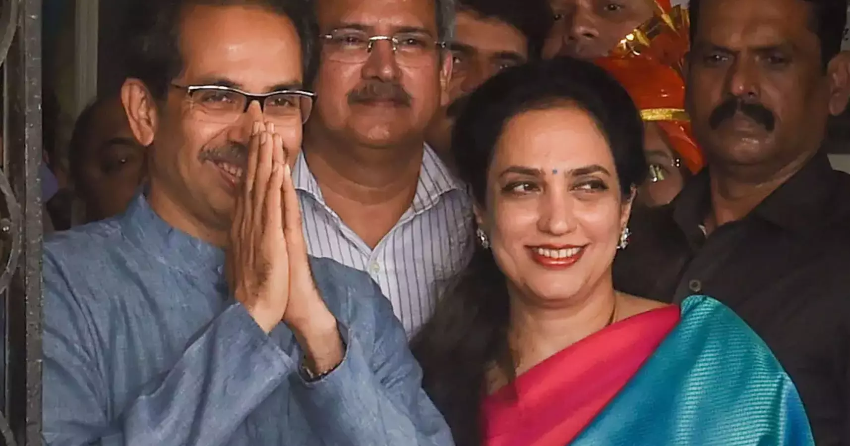 കളത്തിൽ ഉദ്ധവിന്റെ ഭാര്യ; വിമത എംഎൽഎമാരുടെ ഭാര്യമാരെ വിളിച്ച് രശ്മി കളത്തിൽ ഉദ്ധവിന്റെ ഭാര്യ; വിമത എംഎൽഎമാരുടെ ഭാര്യമാരെ വിളിച്ച് രശ്മി