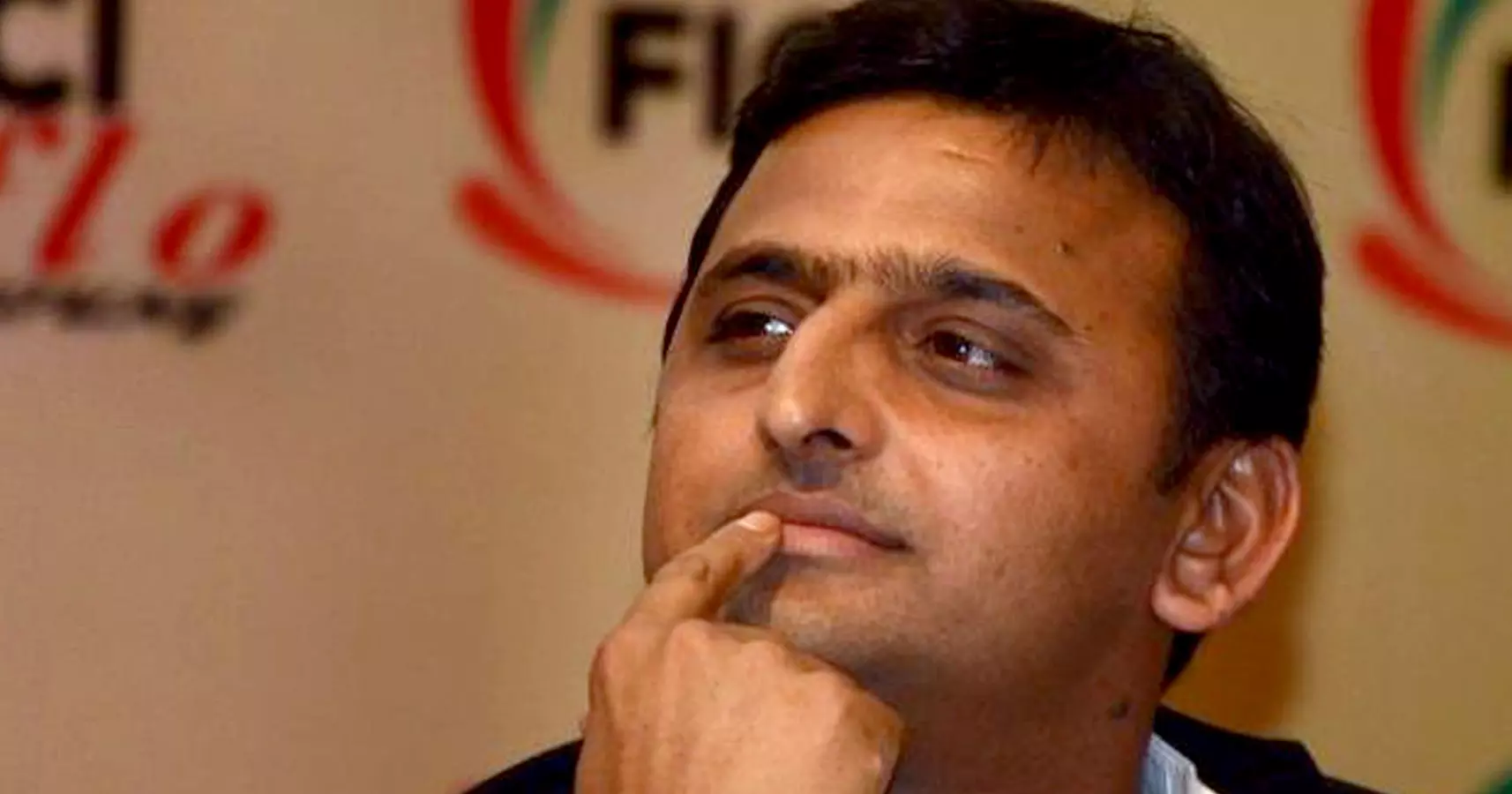 എസ്പിയുടെ തട്ടകങ്ങളിൽ വെന്നിക്കൊടി പാറിച്ച് ബിജെപി; അഖിലേഷിന് തിരിച്ചടി എസ്പിയുടെ തട്ടകങ്ങളിൽ വെന്നിക്കൊടി പാറിച്ച് ബിജെപി; അഖിലേഷിന് തിരിച്ചടി