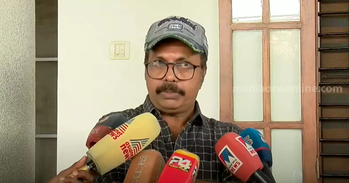 അമ്മ സ്ഥാപിതമായത് തന്റെയും കൂടി പൈസ കൊണ്ടാണെന്ന് ഷമ്മി തിലകന് അമ്മ സ്ഥാപിതമായത് തന്റെയും കൂടി പൈസ കൊണ്ടാണെന്ന് ഷമ്മി തിലകന്