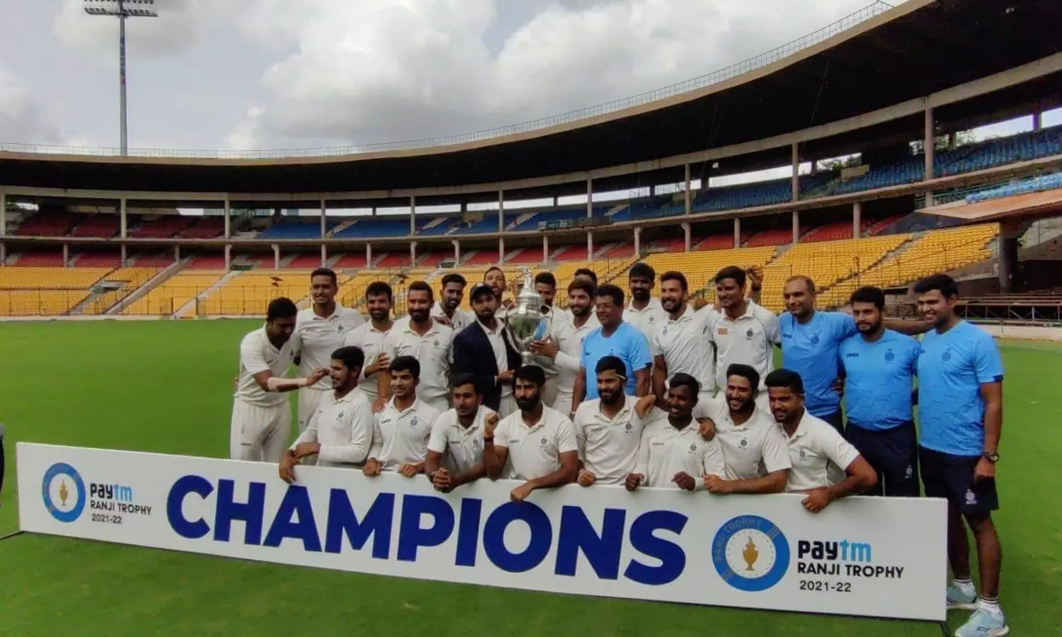 മുംബൈയെ വീഴ്ത്തി, രഞ്ജിയില് മധ്യപ്രദേശിന് കന്നി കിരീടം മുംബൈയെ വീഴ്ത്തി, രഞ്ജിയില് മധ്യപ്രദേശിന് കന്നി കിരീടം