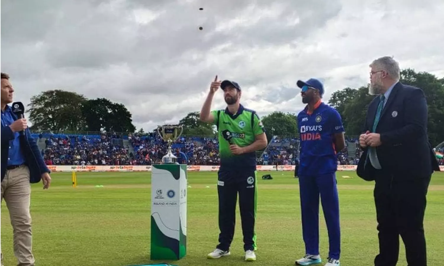 ഇന്ത്യ-അയർലാൻഡ് ടി-20 മത്സരം മഴ കാരണം വൈകുന്നു: ബൗളിംഗ് തെരഞ്ഞെടുത്ത് ഇന്ത്യ