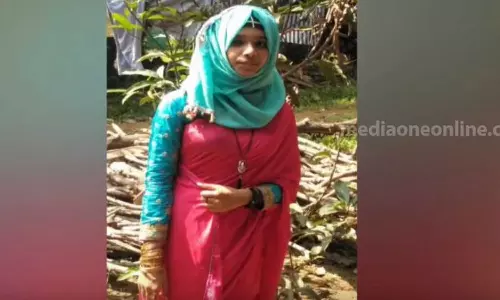 കോടഞ്ചേരിയിൽ 20കാരിയുടെ ആത്മഹത്യ സ്ത്രീധന പീഡനം മൂലമെന്ന് പരാതി കോടഞ്ചേരിയിൽ 20കാരിയുടെ ആത്മഹത്യ സ്ത്രീധന പീഡനം മൂലമെന്ന് പരാതി