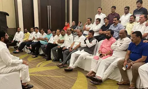 മഹാരാഷ്ട്ര നാടകം സുപ്രിംകോടതിയിലേക്ക്; അയോഗ്യത നീക്കത്തിനെതിരെ ഹരജി നൽകി ഷിൻഡെ വിഭാഗം