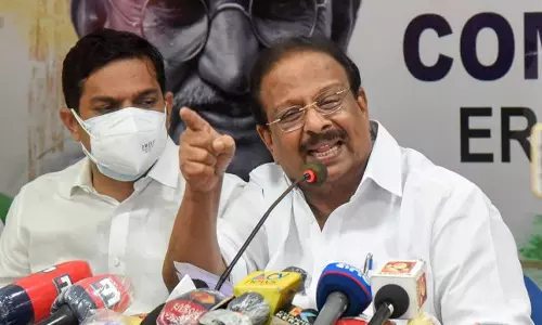 ഇടതുപക്ഷത്തിന്റെ കള്ള പ്രചാരണങ്ങൾക്ക് മുമ്പിൽ ചൂട്ടും കത്തിച്ചോടിയ മാധ്യമങ്ങളെ ഇന്ന് അവർ തന്നെ വിലക്കുന്നു; ഇത് കാലത്തിന്റെ കാലനീതി- കെ. സുധാകരൻ