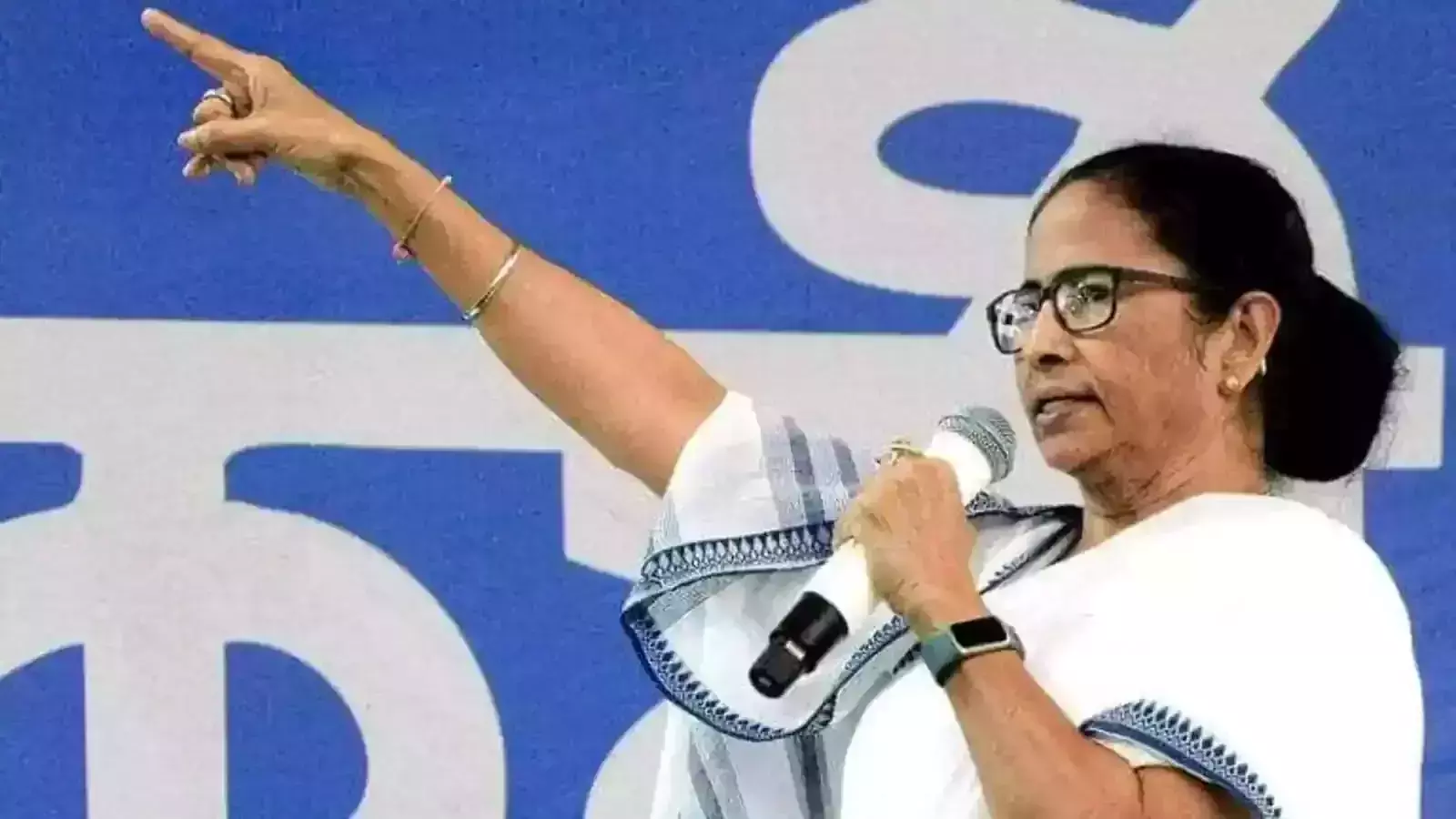 നാല് വർഷത്തിന് ശേഷം ഈ സൈനികർ എന്ത് ചെയ്യും?; അഗ്നിവീറുകളുടെ വിരമിക്കൽ പ്രായം 65 ആക്കണമെന്ന് മമത