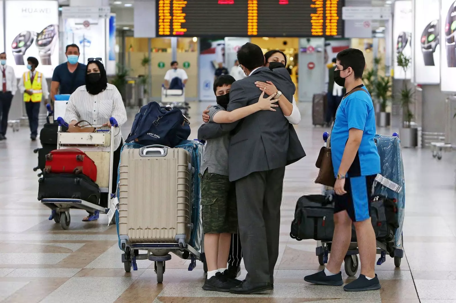 കുവൈത്തില് കുടുംബ സന്ദര്ശന വിസ അനുവദിക്കുന്നത് താല്ക്കാലികമായി നിര്ത്തിവച്ചു കുവൈത്തില് കുടുംബ സന്ദര്ശന വിസ അനുവദിക്കുന്നത് താല്ക്കാലികമായി നിര്ത്തിവച്ചു