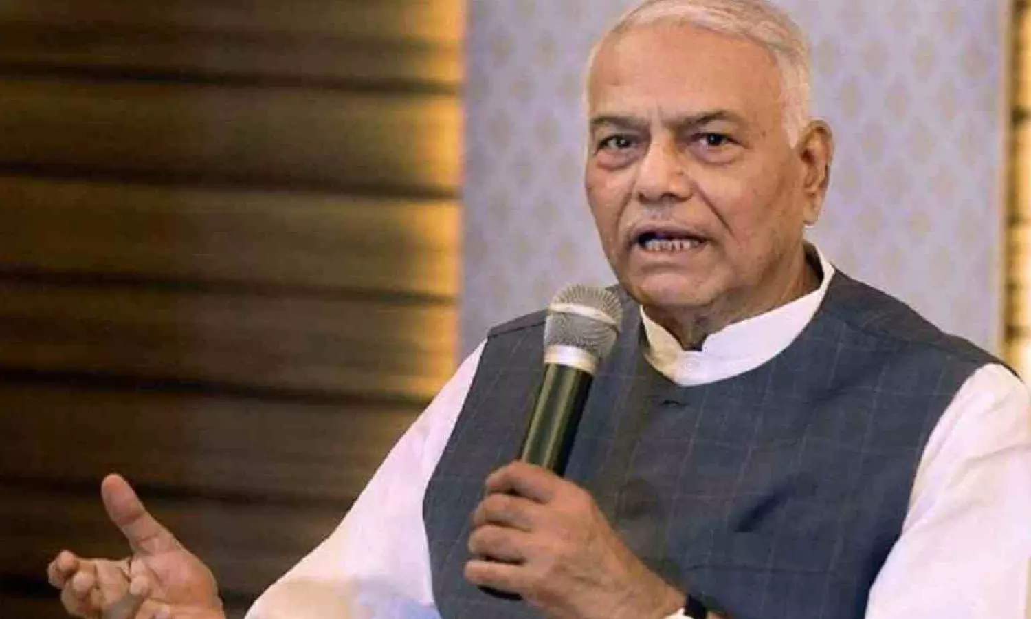 നൂറ് ശതമാനം വോട്ട് ലഭിക്കുന്ന സംസ്ഥാനം; രാഷ്ട്രപതി സ്ഥാനാർഥി യശ്വന്ത് സിൻഹ കേരളത്തിലെത്തി നൂറ് ശതമാനം വോട്ട് ലഭിക്കുന്ന സംസ്ഥാനം; രാഷ്ട്രപതി സ്ഥാനാർഥി യശ്വന്ത് സിൻഹ കേരളത്തിലെത്തി