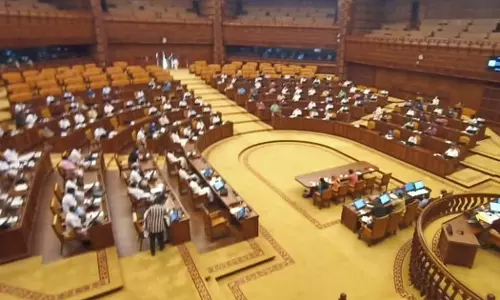 മുഖ്യമന്ത്രിക്കെതിരായ സ്വപ്ന സുരേഷിന്‍റെ ആരോപണങ്ങള്‍ ഉന്നയിക്കാന്‍ പ്രതിപക്ഷം; സഭ ഇന്നും പ്രക്ഷുബ്ധമാകും