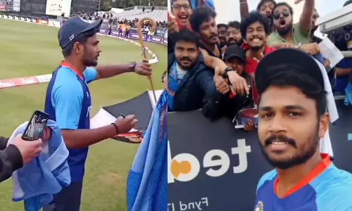 ടീമിലുണ്ട്, അന്തിമ ഇലവനില്ല: ഡബ്ലിനിൽ ആരാധകർക്കൊപ്പം സെൽഫിയുമായി സഞ്ജു