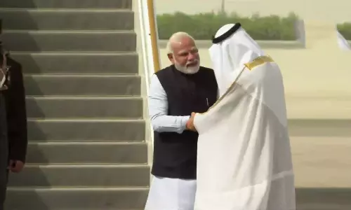 പ്രധാനമന്ത്രി നരേന്ദ്ര മോദി യുഎഇയിൽ; യുഎഇ പ്രസിഡന്റിന്റെ നേതൃത്വത്തിൽ ഊഷ്മള സ്വീകരണം