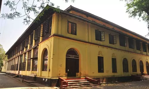 മഹാരാജാസ് കോളജില് മഹാരാജാസ് കോളജില്