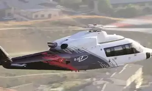 അറബിക്കടലിൽ ഹെലികോപ്റ്റർ തകർന്നു വീണ് നാലുപേർ മരിച്ചു