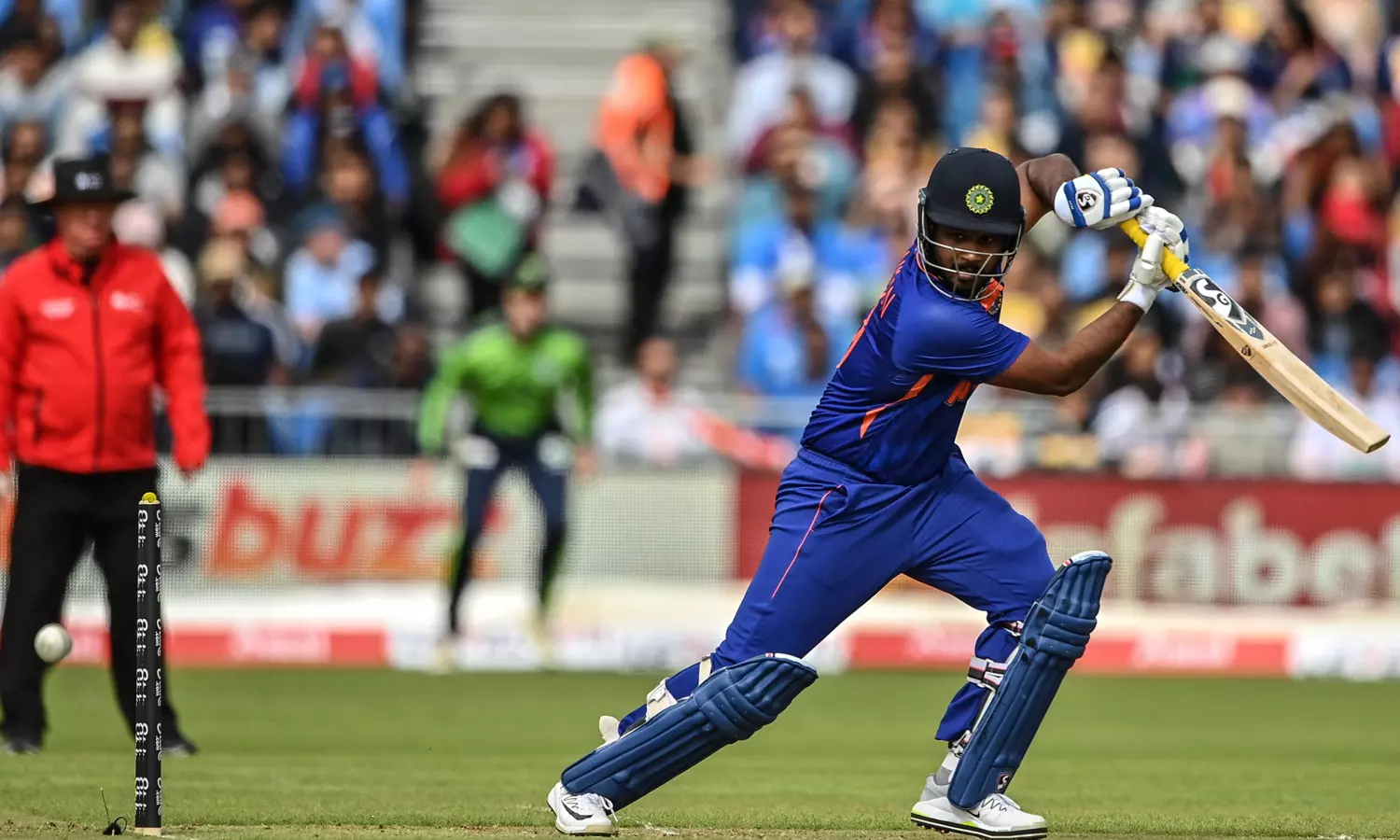 സഞ്ജുവിന്റെ മടങ്ങി വരവ് പ്രഖ്യാപിച്ച് ക്യാപ്റ്റന്; ആർത്തിരമ്പി ഡബ്ലിൻ, വീഡിയോ വൈറൽ സഞ്ജുവിന്റെ മടങ്ങി വരവ് പ്രഖ്യാപിച്ച് ക്യാപ്റ്റന്; ആർത്തിരമ്പി ഡബ്ലിൻ, വീഡിയോ വൈറൽ