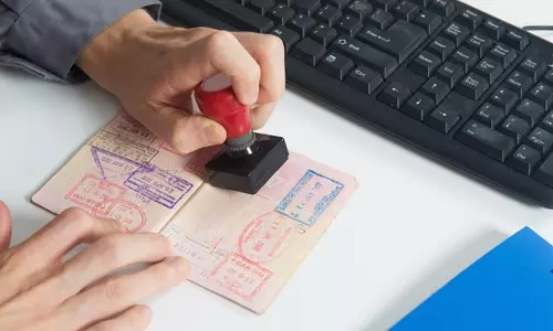 ദീർഘകാല വിസ പദ്ധതി കൂടുതൽ മേഖലകളിലേക്ക് വ്യാപിപ്പിച്ച് ഒമാന് ദീർഘകാല വിസ പദ്ധതി കൂടുതൽ മേഖലകളിലേക്ക് വ്യാപിപ്പിച്ച് ഒമാന്