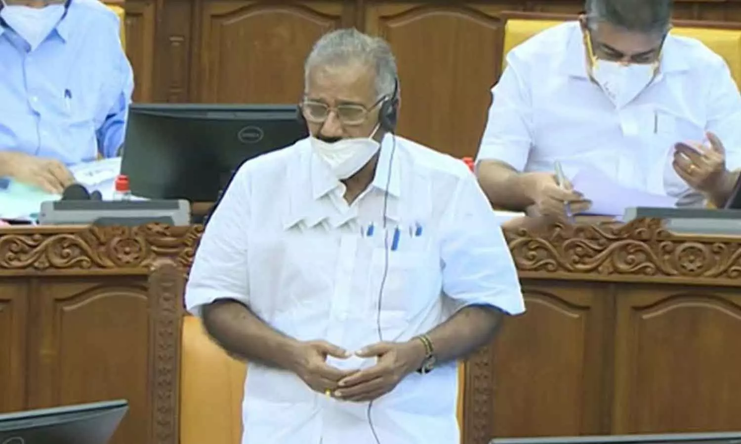 ബഫർസോൺ: സുപ്രീംകോടതി വിധിയിൽ റിവ്യു പെറ്റീഷൻ നൽകുന്നതിൽ കേന്ദ്രത്തിന് കത്തയച്ചിട്ടുണ്ടെന്ന് വനം മന്ത്രി ബഫർസോൺ: സുപ്രീംകോടതി വിധിയിൽ റിവ്യു പെറ്റീഷൻ നൽകുന്നതിൽ കേന്ദ്രത്തിന് കത്തയച്ചിട്ടുണ്ടെന്ന് വനം മന്ത്രി