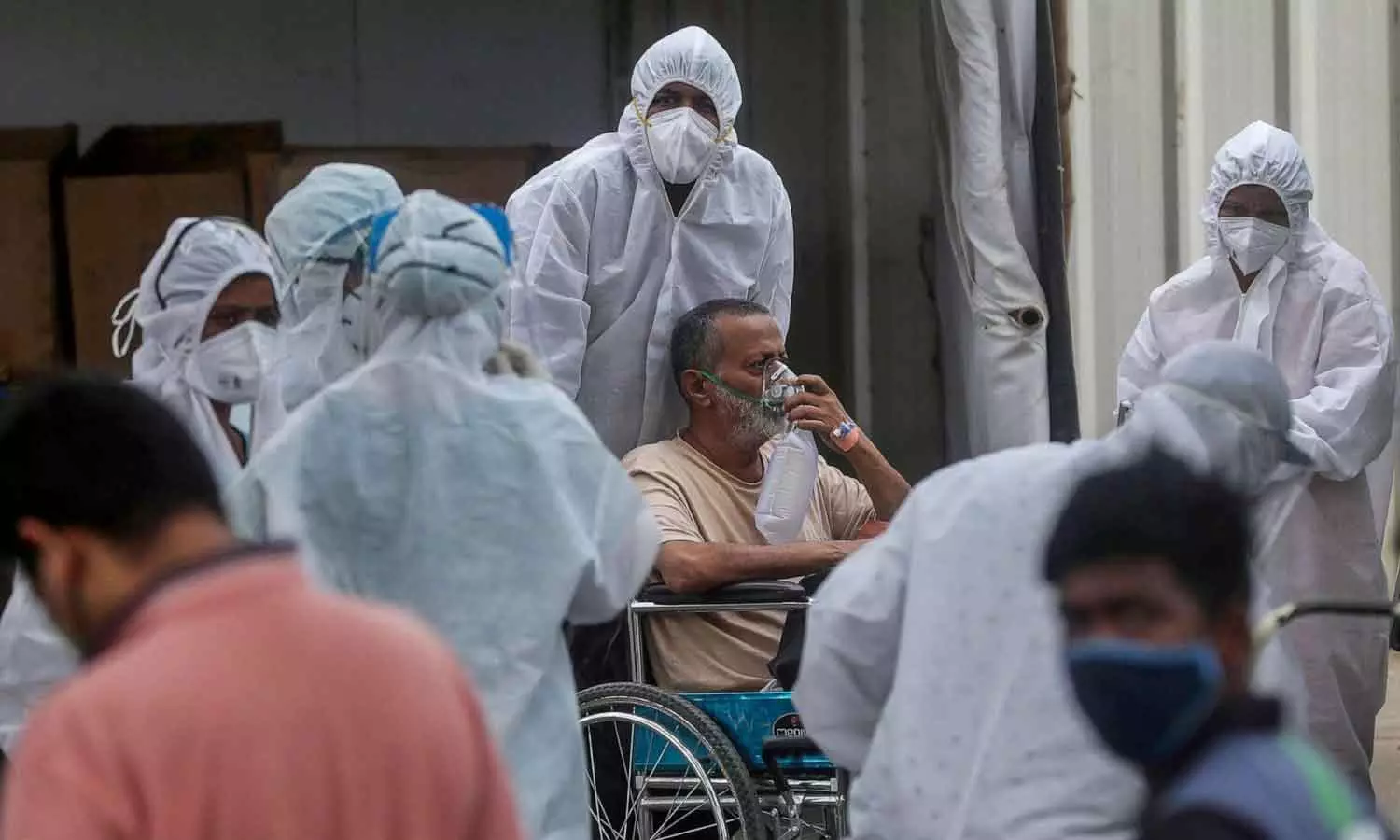 രാജ്യത്ത് വീണ്ടും ഉയർന്ന് കോവിഡ് രോഗികൾ: 24 മണിക്കൂറിനിടെ രോഗം സ്ഥിരീകരിച്ചത് 18,000 പേർക്ക് രാജ്യത്ത് വീണ്ടും ഉയർന്ന് കോവിഡ് രോഗികൾ: 24 മണിക്കൂറിനിടെ രോഗം സ്ഥിരീകരിച്ചത് 18,000 പേർക്ക്