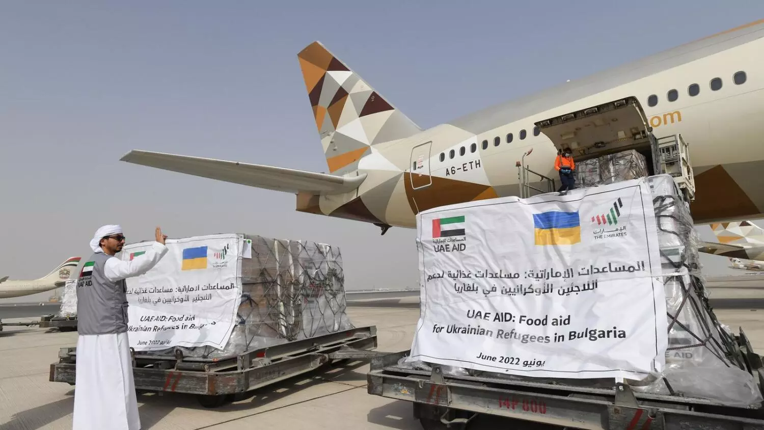 യുക്രൈനിയന് അഭയാര്ഥികള്ക്കായി 52 മെട്രിക് ടണ് ഭക്ഷണസാധനങ്ങളുമായി യു.എ.ഇയുടെ വിമാനം പുറപ്പെട്ടു യുക്രൈനിയന് അഭയാര്ഥികള്ക്കായി 52 മെട്രിക് ടണ് ഭക്ഷണസാധനങ്ങളുമായി യു.എ.ഇയുടെ വിമാനം പുറപ്പെട്ടു