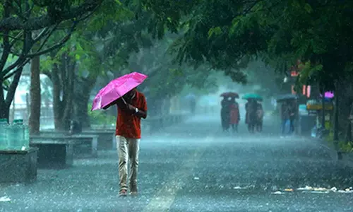 സംസ്ഥാനത്ത് മഴ ശക്തമാകുന്നു: ഇന്ന് എല്ലാ ജില്ലകളിലും ഒറ്റപ്പെട്ട മഴക്ക് സാധ്യത