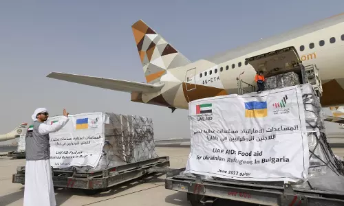 യുക്രൈനിയന് അഭയാര്ഥികള്ക്കായി 52 മെട്രിക് ടണ് ഭക്ഷണസാധനങ്ങളുമായി യു.എ.ഇയുടെ വിമാനം പുറപ്പെട്ടു യുക്രൈനിയന് അഭയാര്ഥികള്ക്കായി 52 മെട്രിക് ടണ് ഭക്ഷണസാധനങ്ങളുമായി യു.എ.ഇയുടെ വിമാനം പുറപ്പെട്ടു