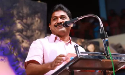 കിലുക്കം സിനിമയിലെ രേവതിയുടെ റോളിലാണ് സ്വപ്ന, പ്രതിപക്ഷ നേതാവ് മോഹൻലാലിന്റെ അവസ്ഥയിൽ: എം സ്വരാജ് കിലുക്കം സിനിമയിലെ രേവതിയുടെ റോളിലാണ് സ്വപ്ന, പ്രതിപക്ഷ നേതാവ് മോഹൻലാലിന്റെ അവസ്ഥയിൽ: എം സ്വരാജ്