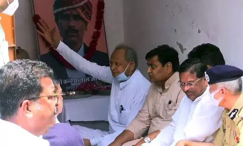 കനയ്യലാലിന്റെ കുടുംബത്തെ സന്ദർശിച്ച് മുഖ്യമന്ത്രി ഗെലോട്ട്; പ്രതികളെ തൂക്കിലേറ്റണമെന്ന് മകൻ