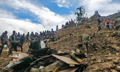 മണിപ്പൂരിൽ സൈനിക ക്യാമ്പിൽ മണ്ണിടിഞ്ഞു; 13 മരണം, 40ലേറെ പേർക്കായി തിരച്ചിൽ
