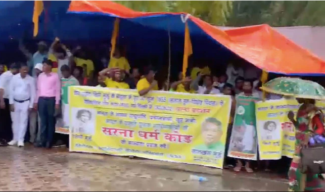 ഞങ്ങള്‍ ഹിന്ദുക്കളല്ല; സര്‍ന മതത്തെ അംഗീകരിക്കണമെന്ന ആവശ്യവുമായി 5 സംസ്ഥാനങ്ങളിലെ ആദിവാസികള്‍