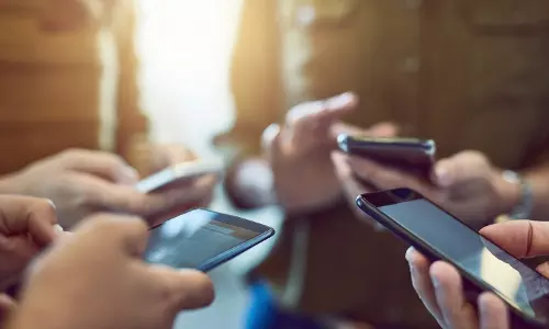 വൈദ്യുതി പ്രതിസന്ധി; മൊബൈല്‍,ഇന്‍റര്‍നെറ്റ് സേവനങ്ങള്‍ നിര്‍ത്തലാക്കുമെന്ന് പാക് സര്‍ക്കാര്‍