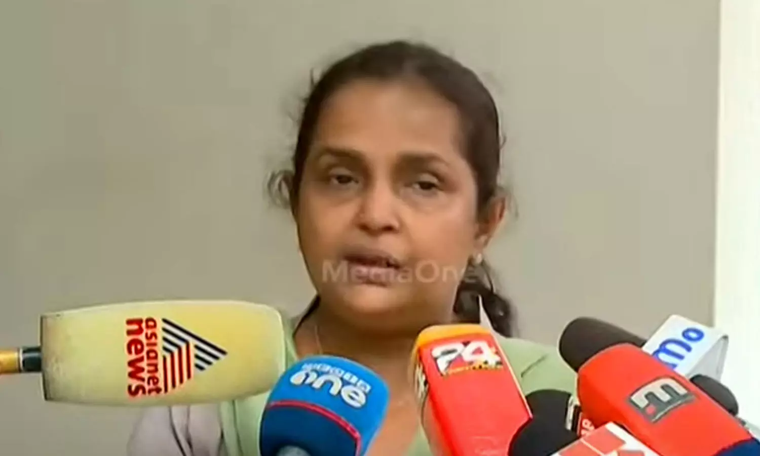 ഇതെല്ലാം പിണറായിയുടെ കളിയാണ്; ഒരു കുടുംബത്തെ ഇങ്ങനെ വേട്ടയാടുന്നത് ശരിയാണോ എന്ന് പിസി ജോർജിന്റെ ഭാര്യ