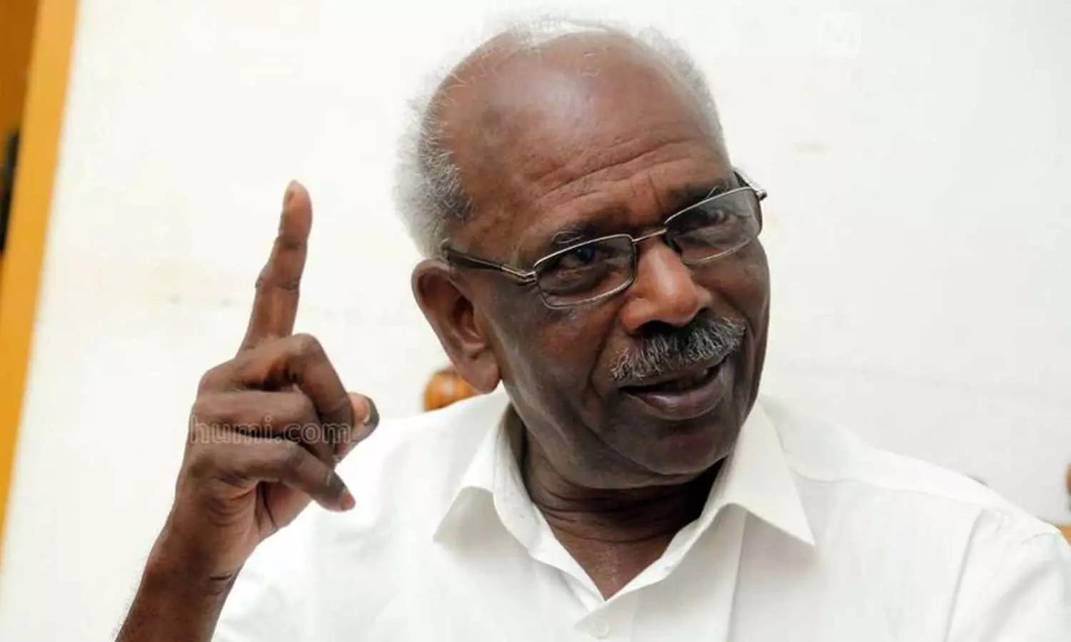 അടിയിരിക്കുന്നിടത്തുകൊണ്ട്‌ കരണം കൊടുത്ത് അടി മേടിക്കാതിരിക്കുന്നതാണ് നല്ലത്; ഡിസിസി പ്രസിഡന്റിന് മുന്നറിയിപ്പുമായി എം.എം മണി