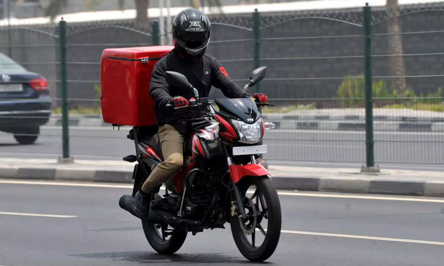 ചൂട് കനത്തു; ഖത്തറിൽ പകൽ സമയത്ത് ബൈക്കിലുള്ള ഭക്ഷ്യവിതരണത്തിന് നിയന്ത്രണം