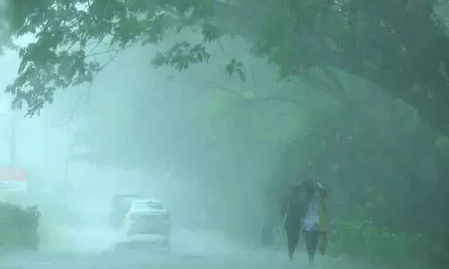 അറബിക്കടലിൽ പടിഞ്ഞാറൻ കാറ്റ് ശക്തമാകുന്നു:  കേരളത്തിൽ ശക്തമായ മഴ തുടരും