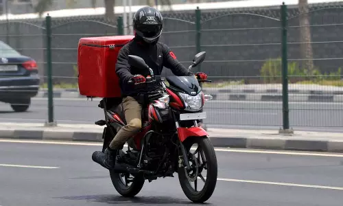 ചൂട് കനത്തു; ഖത്തറിൽ പകൽ സമയത്ത് ബൈക്കിലുള്ള ഭക്ഷ്യവിതരണത്തിന് നിയന്ത്രണം