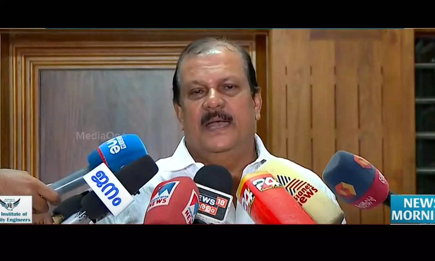 പിണറായിയുടെ പിന്നാലെയുള്ള വീണയുടെ യാത്രകൾ അന്വേഷിക്കണം; മുഖ്യമന്ത്രിക്കും മകൾക്കുമെതിരെ വീണ്ടും പി.സി ജോർജ് പിണറായിയുടെ പിന്നാലെയുള്ള വീണയുടെ യാത്രകൾ അന്വേഷിക്കണം; മുഖ്യമന്ത്രിക്കും മകൾക്കുമെതിരെ വീണ്ടും പി.സി ജോർജ്