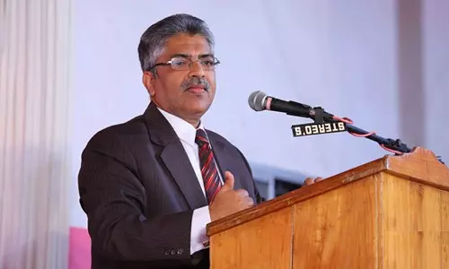 വിമർശിച്ചാൽ കലാപത്തിന് കേസ്; പൊലീസിനെ അടിമകളാക്കി മാറ്റുകയാണെന്ന് ജസ്റ്റിസ് കെമാൽ പാഷ വിമർശിച്ചാൽ കലാപത്തിന് കേസ്; പൊലീസിനെ അടിമകളാക്കി മാറ്റുകയാണെന്ന് ജസ്റ്റിസ് കെമാൽ പാഷ