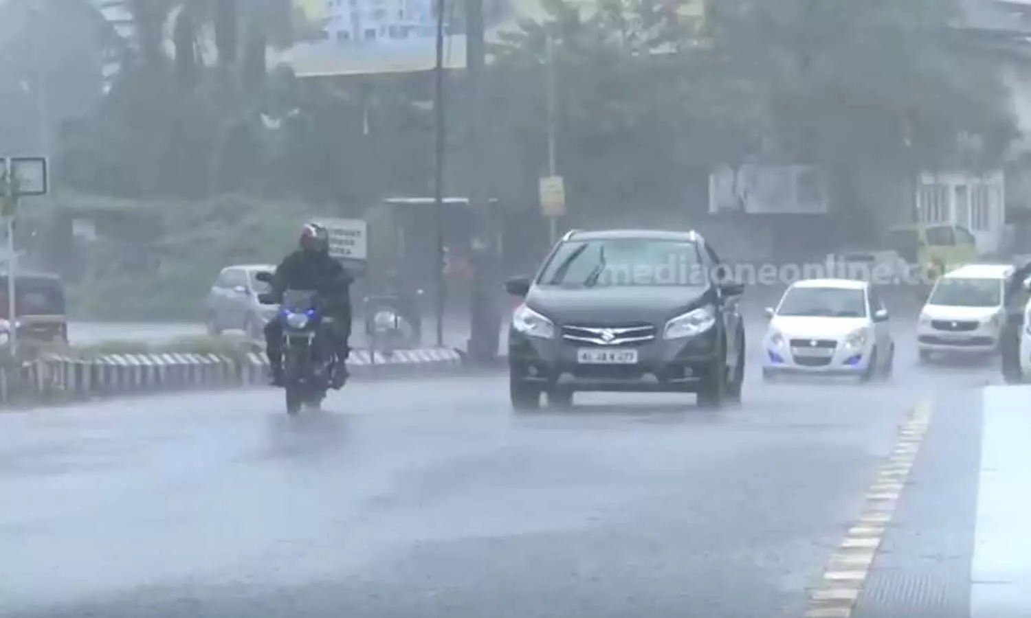 ആറ് ജില്ലകളിൽ ഓറഞ്ച് അലർട്ട്; സംസ്ഥാനത്ത് കനത്ത മഴ ഇന്നും തുടരും ആറ് ജില്ലകളിൽ ഓറഞ്ച് അലർട്ട്; സംസ്ഥാനത്ത് കനത്ത മഴ ഇന്നും തുടരും