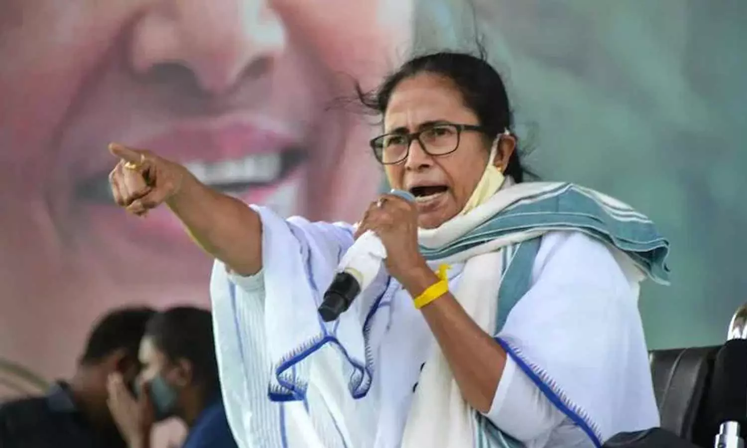 തീകൊണ്ട് കളിക്കരുത്, നുപൂർ ശർമയെ അറസ്റ്റ് ചെയ്യണം; ബിജെപിക്കെതിരെ മമത