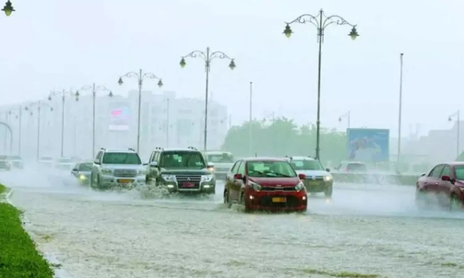 ഒമാനിലെ വിവിധ ഗവർണറേറ്റുകളിൽ മഴ തുടരുന്നു ഒമാനിലെ വിവിധ ഗവർണറേറ്റുകളിൽ മഴ തുടരുന്നു