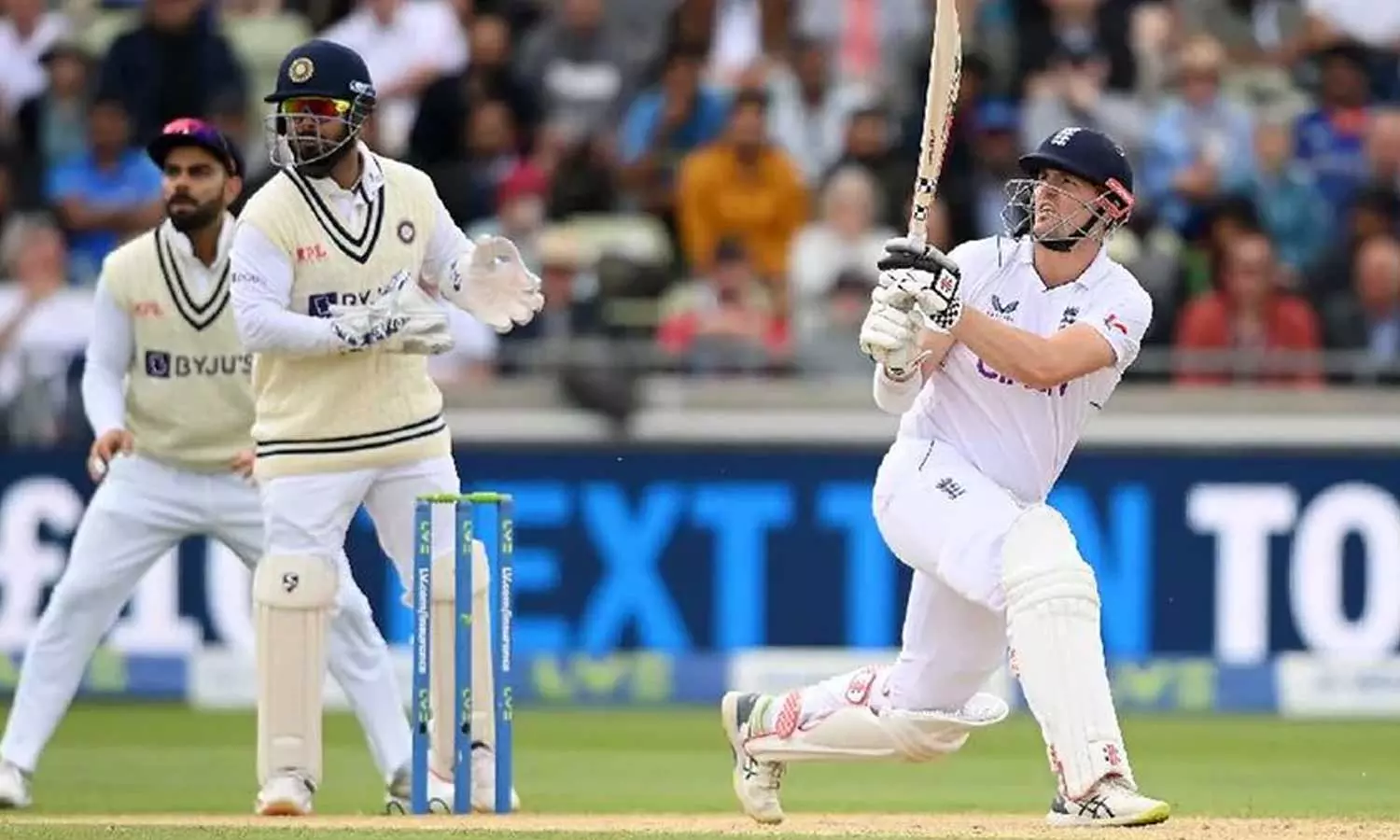 ഒരു ദിവസവും ഏഴ് വിക്കറ്റും ബാക്കി, ഇംഗ്ലണ്ടിന് വേണ്ടത് 119 റൺസ്; അഞ്ചാം ടെസ്റ്റ് ആവേശകരമായ അന്ത്യത്തിലേക്ക് ഒരു ദിവസവും ഏഴ് വിക്കറ്റും ബാക്കി, ഇംഗ്ലണ്ടിന് വേണ്ടത് 119 റൺസ്; അഞ്ചാം ടെസ്റ്റ് ആവേശകരമായ അന്ത്യത്തിലേക്ക്