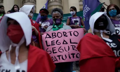 ബലാത്സംഗത്തിനിരയായ 10 വയസുകാരിക്ക് ഗര്‍ഭച്ഛിദ്രം നിഷേധിച്ചു; പ്രതിഷേധം