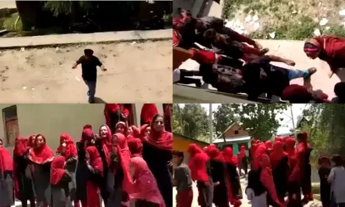 പ്രിയപ്പെട്ട അധ്യാപകന് സ്ഥലംമാറ്റം,   പൊട്ടിക്കരഞ്ഞ് വിദ്യാര്‍ഥികള്‍;  കശ്മീരില്‍ നിന്നും ഹൃദയം തൊടുന്നൊരു വീഡിയോ